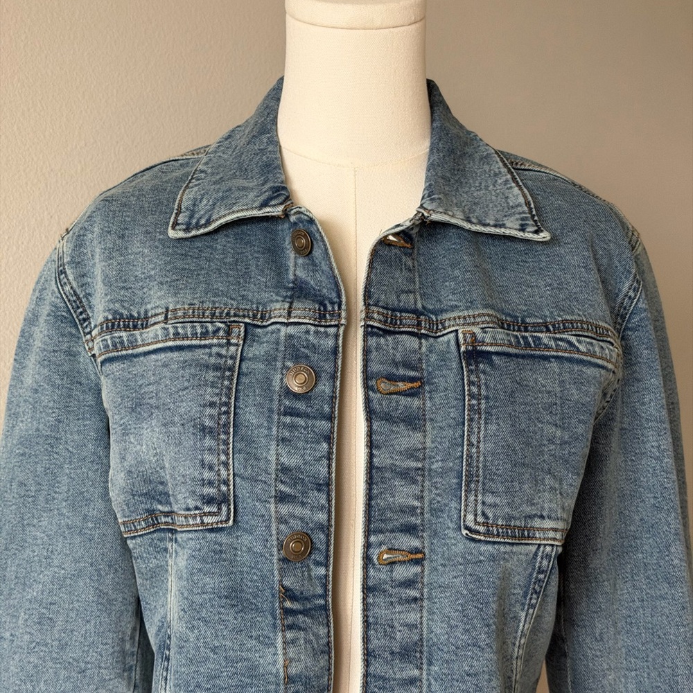 Hudson Cropped Light Wash Denim Trucker Jacket - S (2-4) - Picture 4 of 15